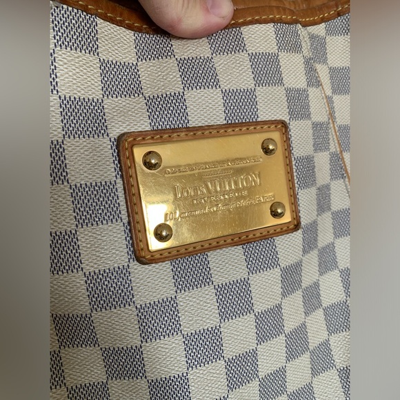 Authentic Louis Vuitton Azur Purse - Picture 4 of 16